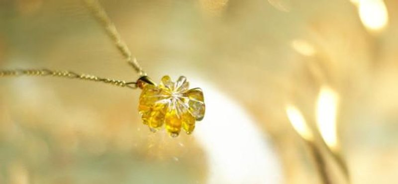 Sparkling smile ――Glittering smile ―― - Necklaces - Glass Yellow