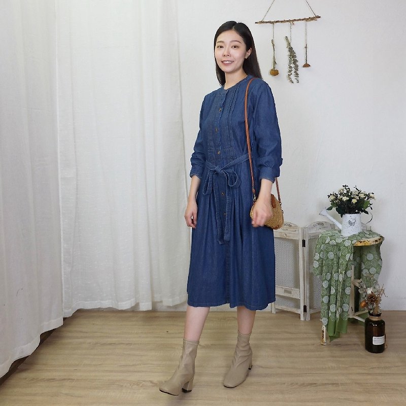 Hana Mokuba 圓領襯衫式綁帶收腰牛仔洋裝外套 - 洋裝/連身裙 - 棉．麻 
