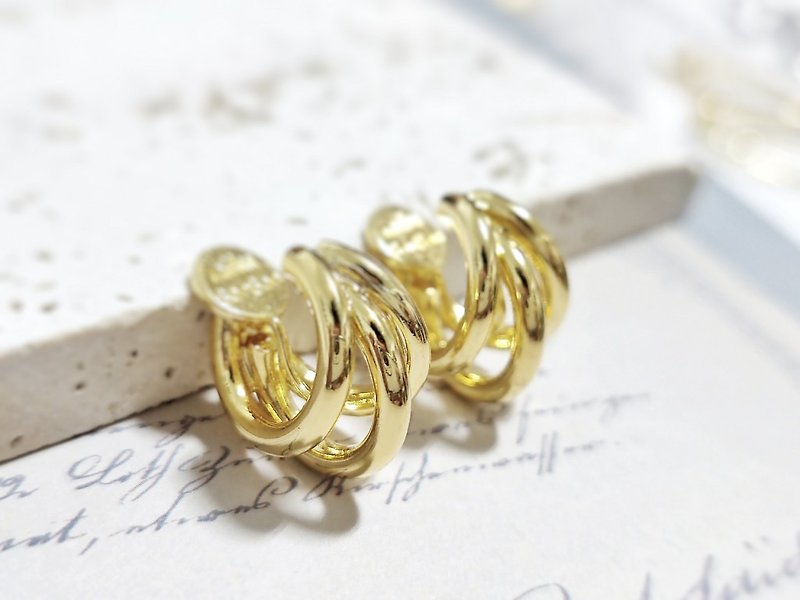 Clip On Earrings | Thick Thread Three Rings - ต่างหู - วัสดุอื่นๆ สีทอง