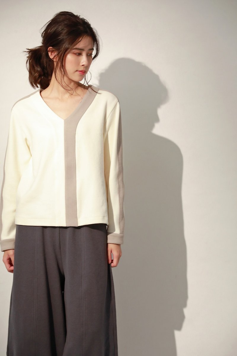 Chenguangmei V-Neck Organic Cotton Top - Daydream Organic cotton - เสื้อผู้หญิง - ผ้าฝ้าย/ผ้าลินิน ขาว