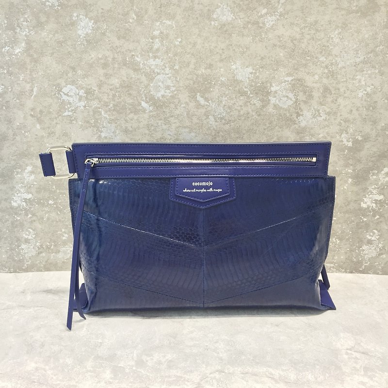 Francine dark blue shiny snakeskin bag - กระเป๋าคลัทช์ - หนังแท้ สีน้ำเงิน
