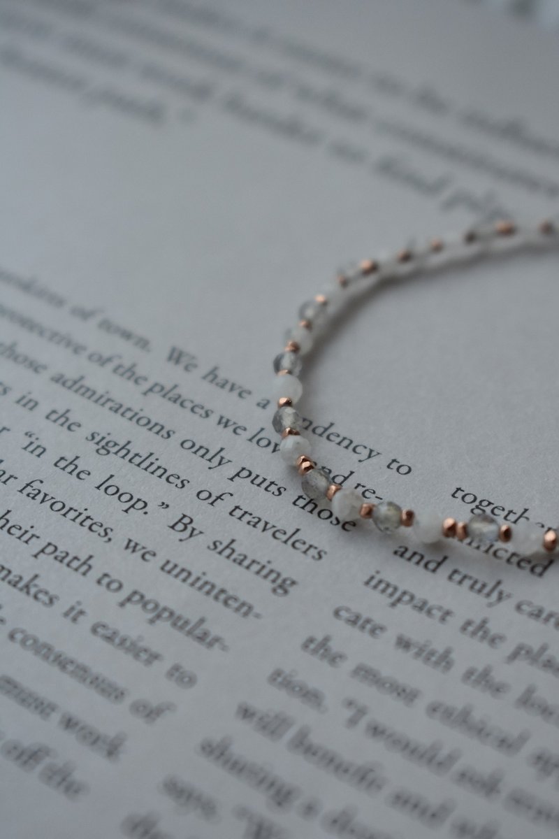 ZHU. handmade bracelet | girl feelings (sisters / moonstone / spectrum stone / mother's day gift) - สร้อยข้อมือ - หิน 