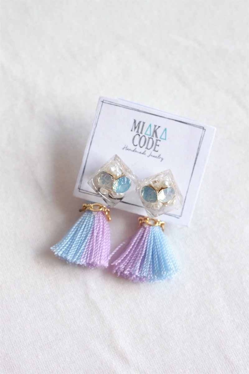 Ice cube earrings/ear-clips with pantone colour tassels (Blue+purple) - ต่างหู - วัสดุอื่นๆ สีใส