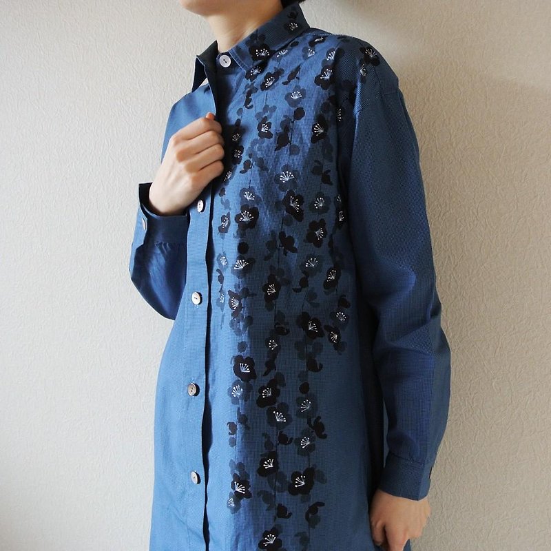 Shirt dress Gingham check navy blue <weeping plum> - ชุดเดรส - พืช/ดอกไม้ 