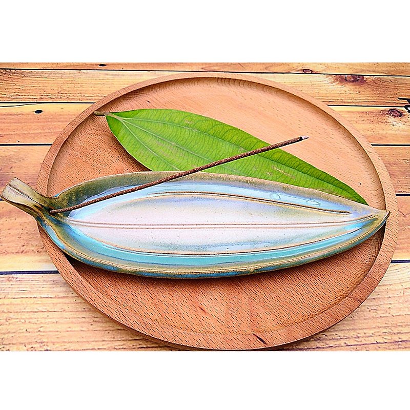 Taiwan made _ cinnamon leaf-shaped lying incense plate - ของวางตกแต่ง - ดินเผา หลากหลายสี