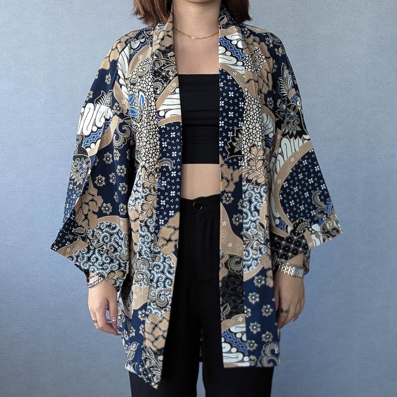印尼蠟染輕薄涼爽和服罩衫 NAKURA - 棕藍 - NAK002 - 女大衣/外套 - 其他材質 藍色
