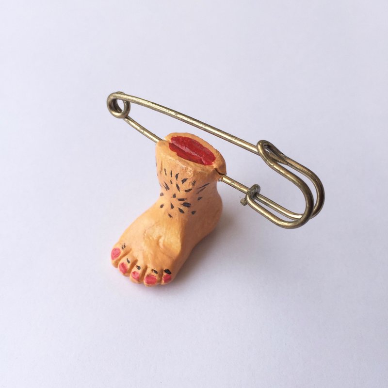 foot killer brooch - เข็มกลัด - วัสดุอื่นๆ หลากหลายสี