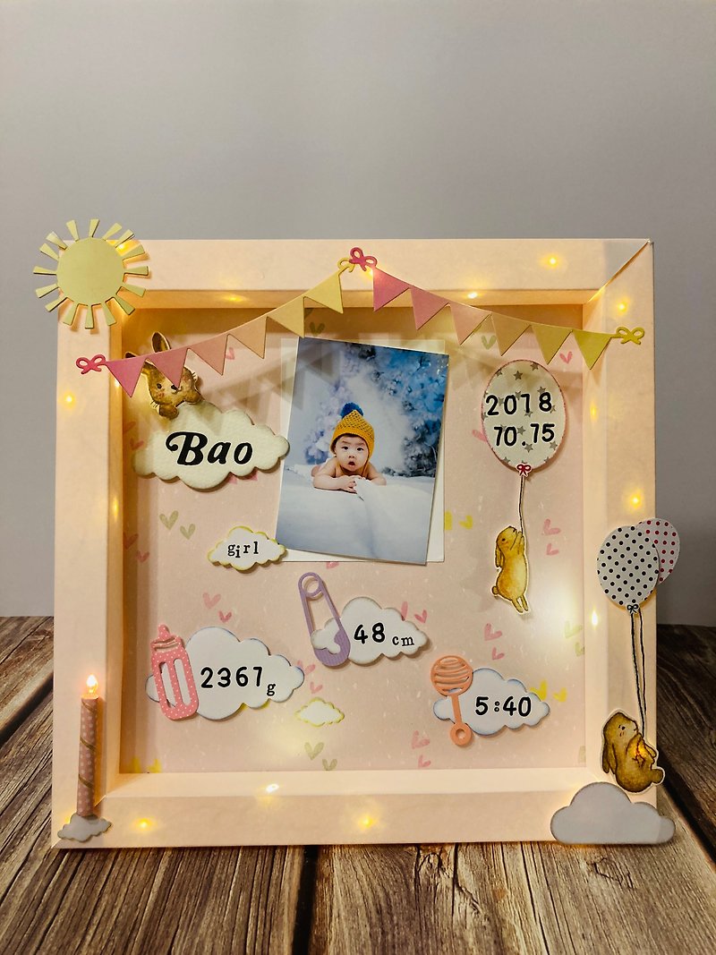 A memorable gift box with a card design, hand-made baby photo frame, a gift for personal use - ของขวัญวันครบรอบ - กระดาษ 