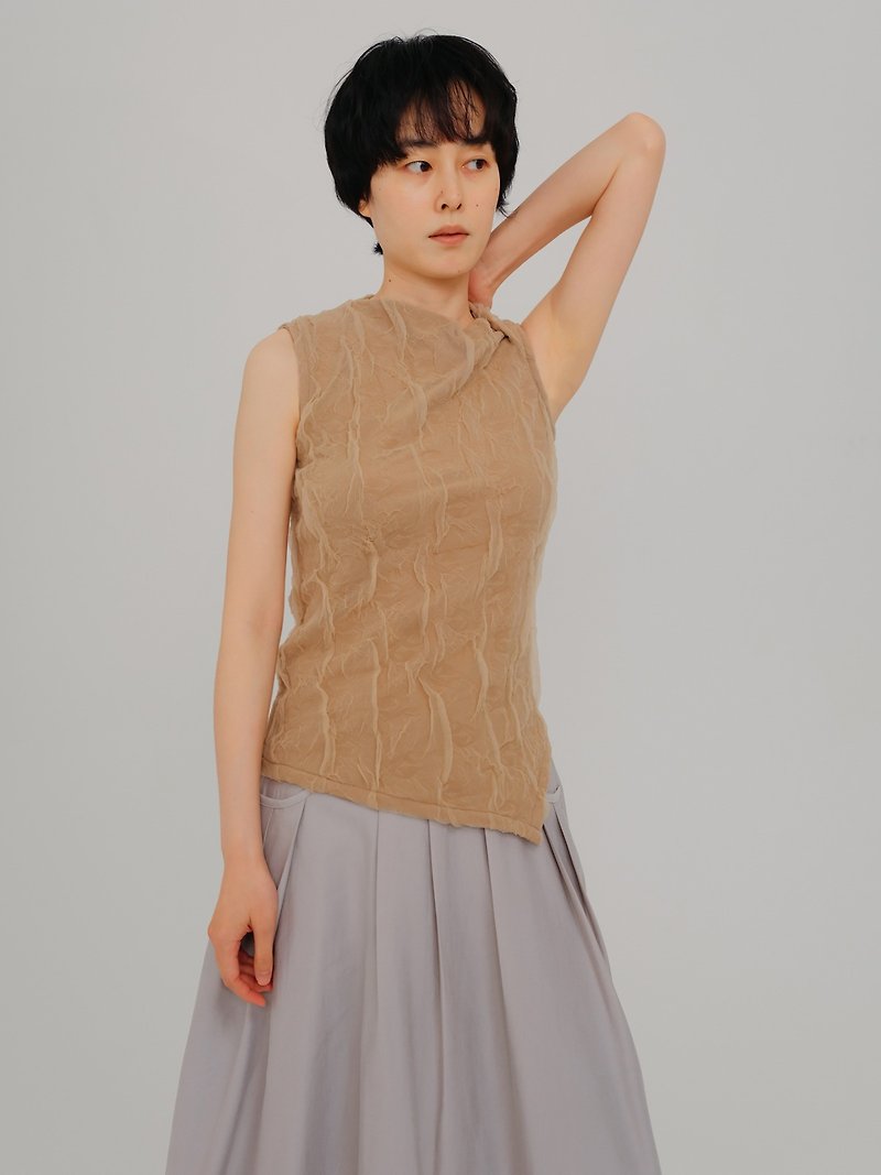 Nude double layer composite stretch knitted sleeveless vest - เสื้อกั๊กผู้หญิง - เส้นใยสังเคราะห์ สีกากี