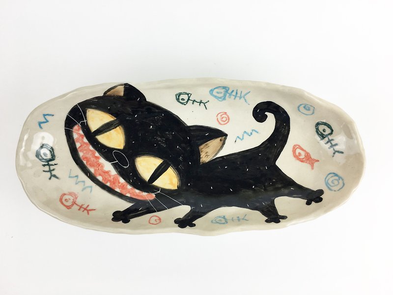 Nice Little Clay Handmade Six feet - Smile Black Cat 43 - จานเล็ก - ดินเผา ขาว