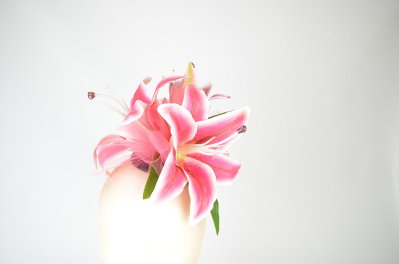 Fascinator Headpiece Veiled with Bright Pink Lilly Flower, Tulle and Leaves - 髮圈/髮夾 - 其他材質 粉紅色