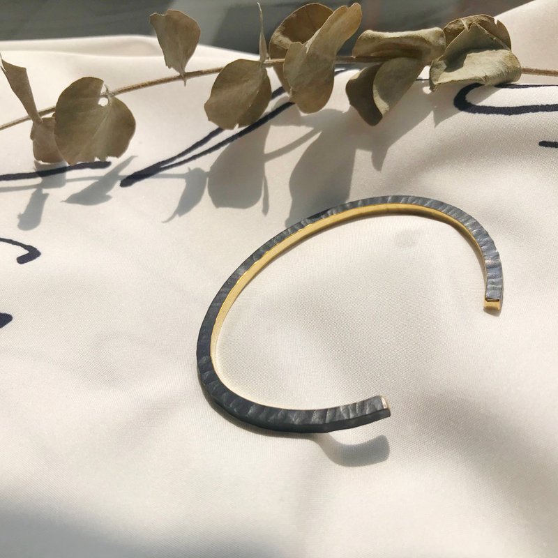 Texture bangle II - 手鍊/手環 - 銅/黃銅 黑色