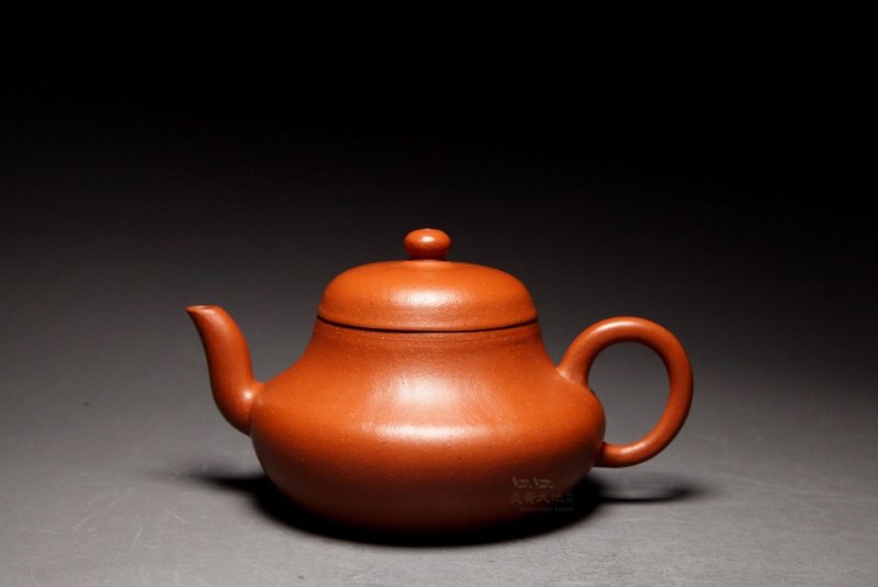 【Jun De 5】 Longshan Hall Ancient Method Pure Handmade Emulating Antiquity Series Huanglong Mountain Old Zhu Ni 165cc - Teapots & Teacups - Pottery Orange