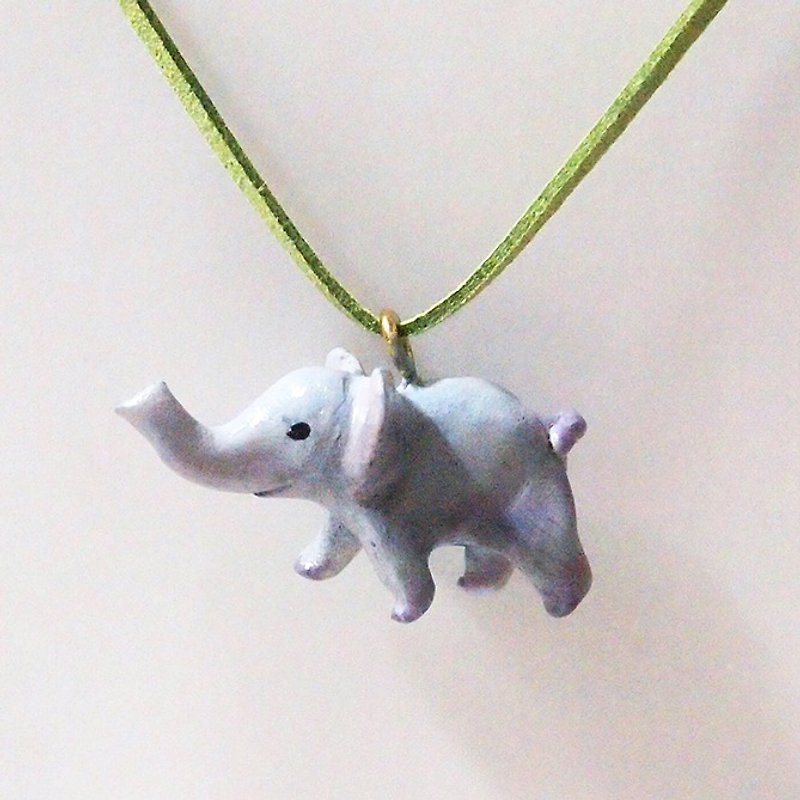 Hand-painted baby elephant necklace - สร้อยติดคอ - วัสดุอื่นๆ หลากหลายสี