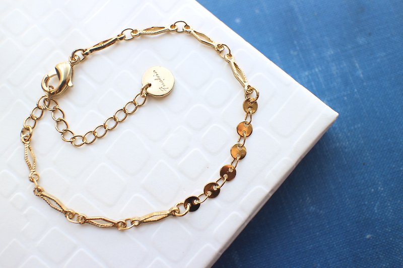 Chain story- brass bracelet - Bracelets - Other Metals Gold