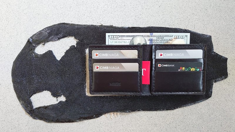 Elegant Stingray man wallet bifold - กระเป๋าสตางค์ - หนังแท้ 