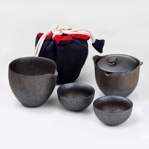 宜龍茶器 黑鐵釉4件旅行組(壺+海+2杯)