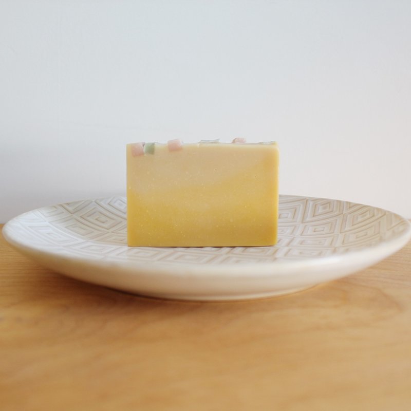 【客製】漸澄-胡蘿蔔漸層母乳手工皂/1kg - 肥皂/手工皂 - 其他材質 