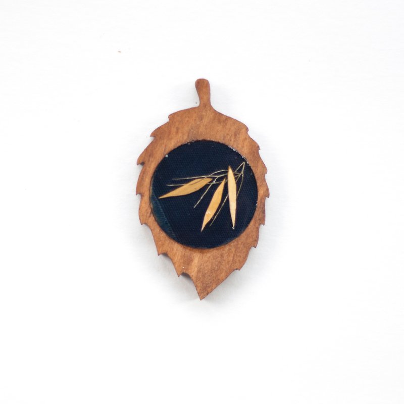 Autumn _ No. 21 _ the original pine bamboo pendant necklace _ _ _ leaf shape with 3mm unbleached kraft chain - Necklaces - Wood 