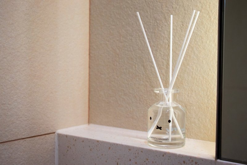 【Pinkoi x miffy】Classic miffy / green bamboo and white flower / diffuser bottle - Fragrances - Other Materials Transparent