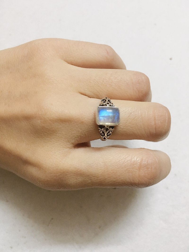 Rectangle Moonstone Finger Ring Handmade in Nepal 92.5% Silver - แหวนทั่วไป - เครื่องประดับพลอย 