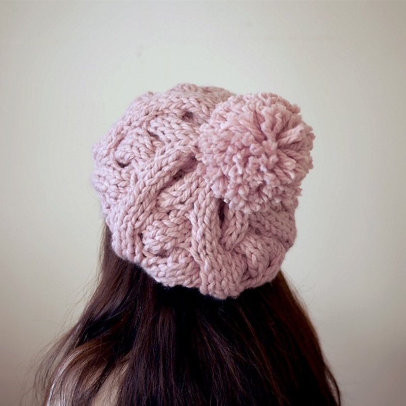 出清-粗針麻花可拆毛球針織毛線貝蕾帽-煙燻粉 - 帽子 - 羊毛 粉紅色