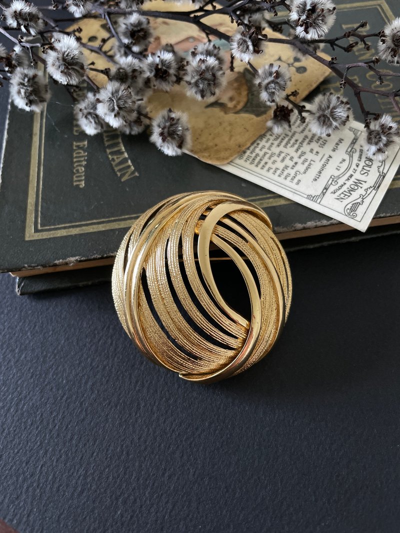 古董 Vintage  金色橢圓線條MONET 別針胸針 西裝b41 - 胸針 - 其他金屬 金色