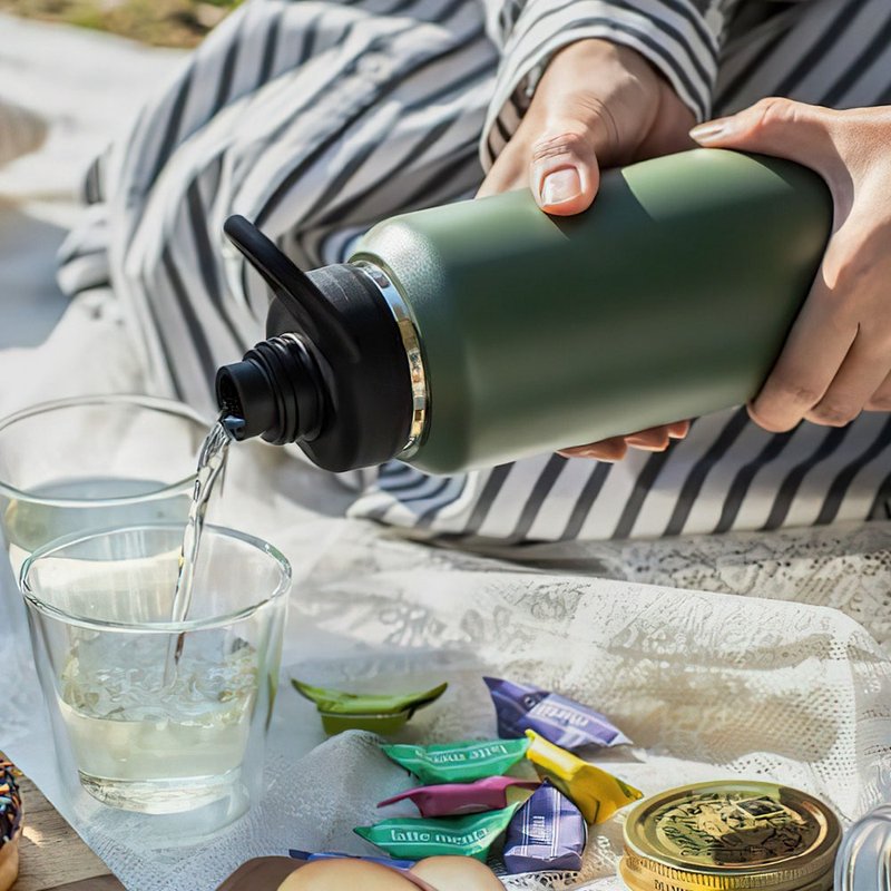 [Peacock] 1200ML Stainless Steel thermos cup for sparkling water and carbonated drinks - military green - Vacuum Flasks - Stainless Steel Green