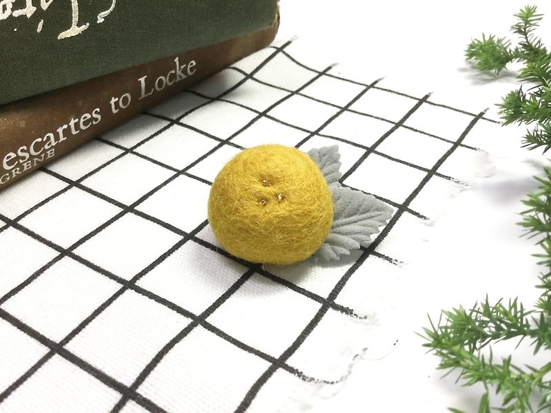 Fruit pin I mustard I Forest Department of small objects. Carefully selected wool. Safe non-toxic dye I exchange gifts - Brooches - Wool Yellow