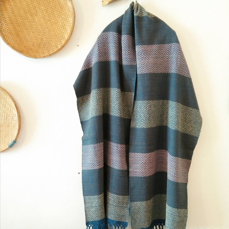 Thai hand-woven shawl / geometric pattern / 212cm / indigo / vegetable dyeing / cotton - Knit Scarves & Wraps - Cotton & Hemp Multicolor