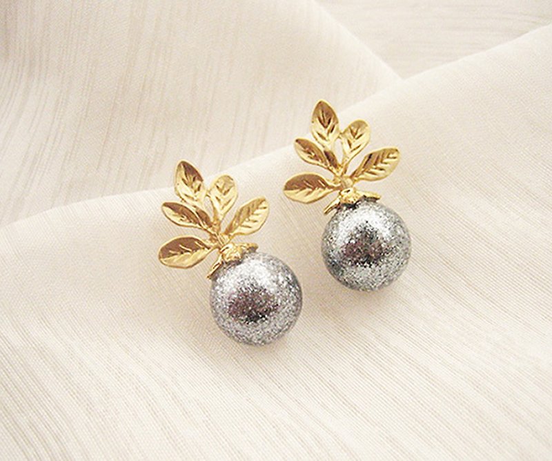 Jolie baby small tree buds gold powder gray pearl earrings - Earrings & Clip-ons - Copper & Brass Gray