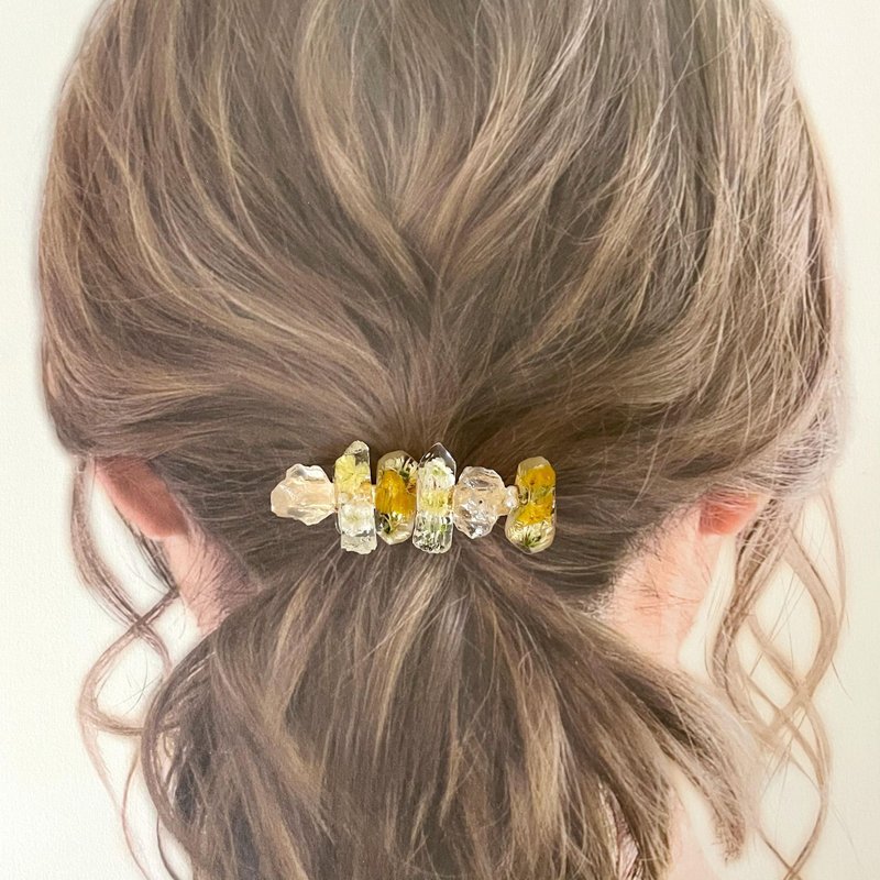 Pressed flower handmade hairclip - เครื่องประดับผม - เรซิน สีกากี