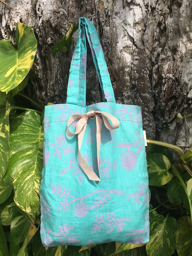 Printed Linen tote bag M size turquoise color - กระเป๋าถือ - ผ้าฝ้าย/ผ้าลินิน สีน้ำเงิน