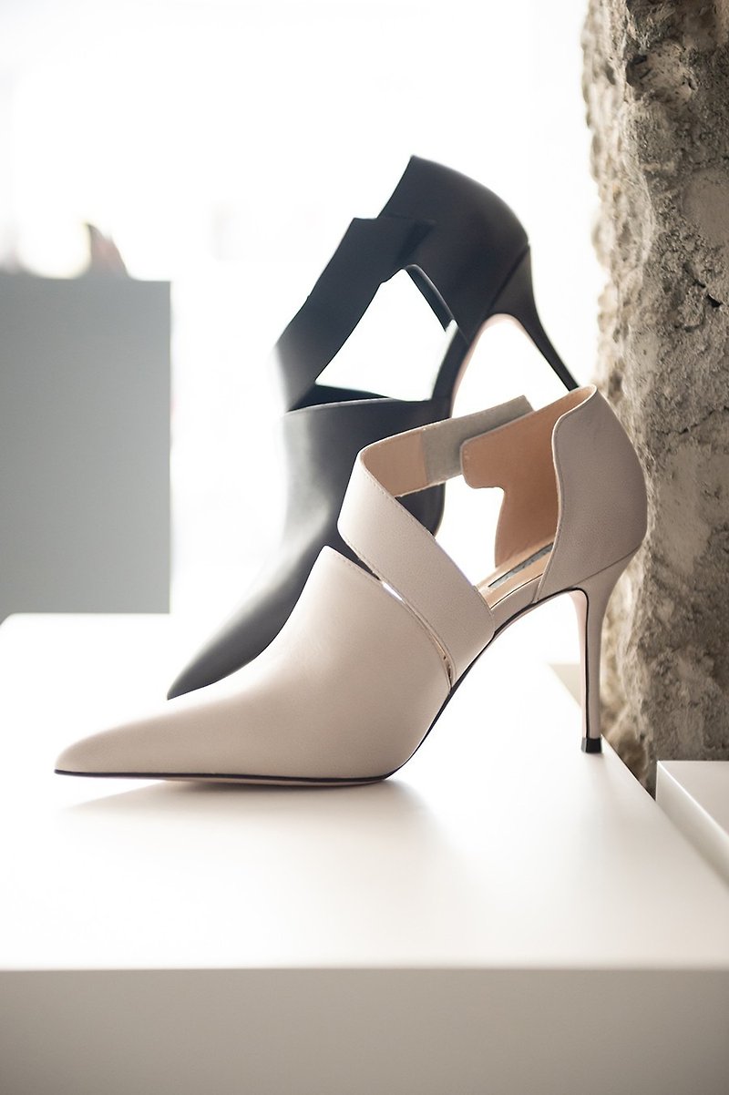 Pointed round devil felt design high heel gray - รองเท้าส้นสูง - หนังแท้ สีเทา
