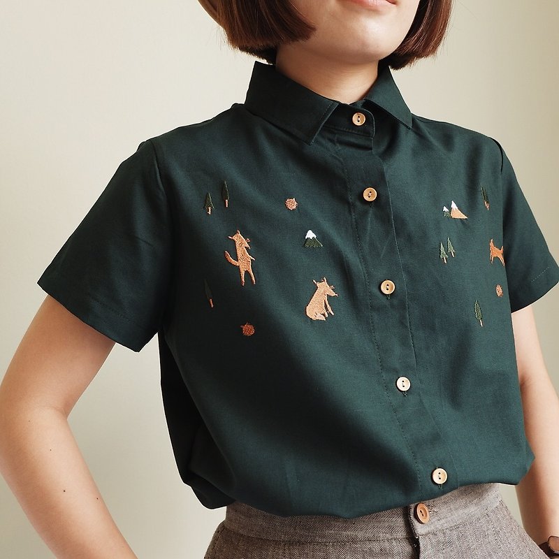 Basic cc* Shirt (Fox home) : Green Forest - เสื้อเชิ้ตผู้หญิง - งานปัก สีเขียว