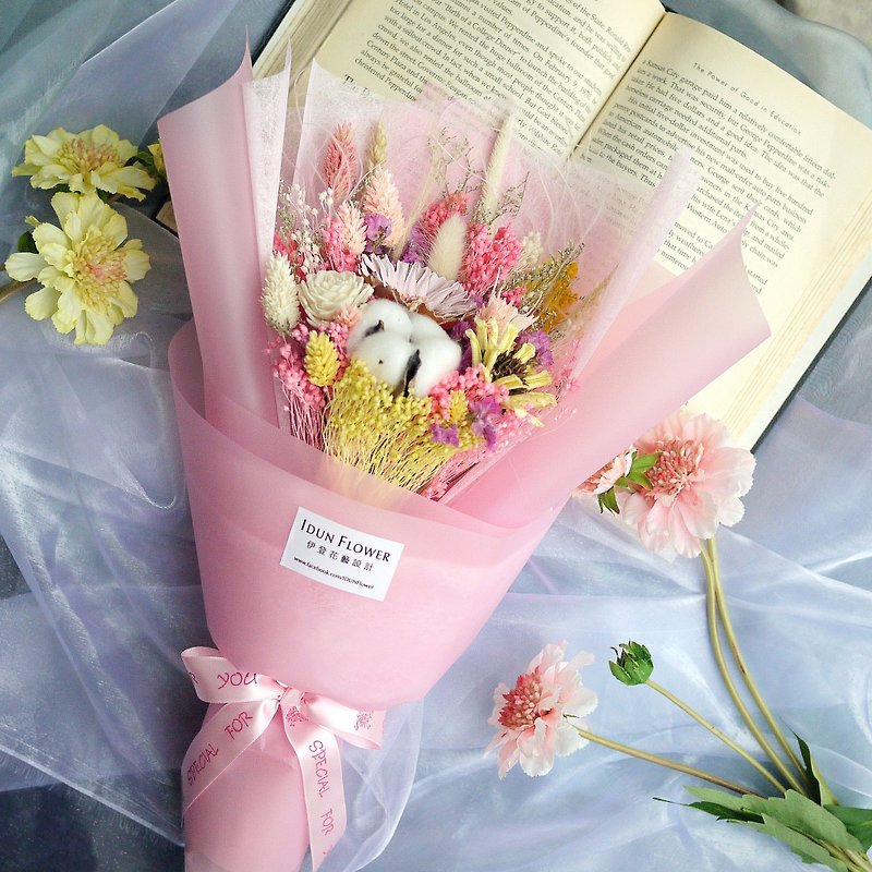 Sweet Time-Pink Yellow Hand Hold Dry Bouquet Valentine's Day Mother's Day - ช่อดอกไม้แห้ง - พืช/ดอกไม้ สึชมพู