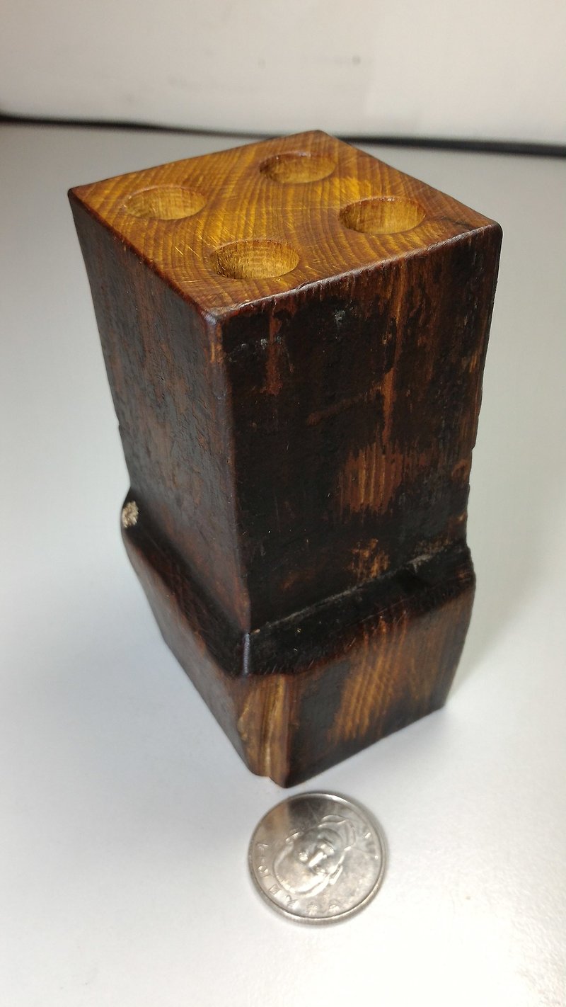 Old Taiwan Xiao Nan wooden table foot pen holder (B) - กล่องใส่ปากกา - ไม้ 