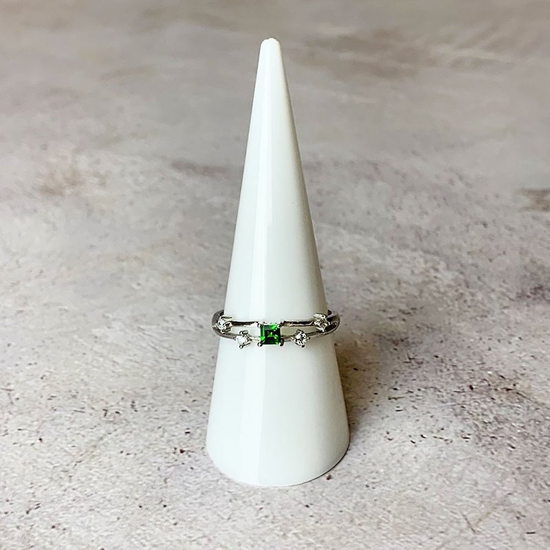 |鑲嵌珠寶|透輝石 鑲嵌寶石四爪方形花邊戒指 一物一圖 - 戒指 - 寶石 綠色