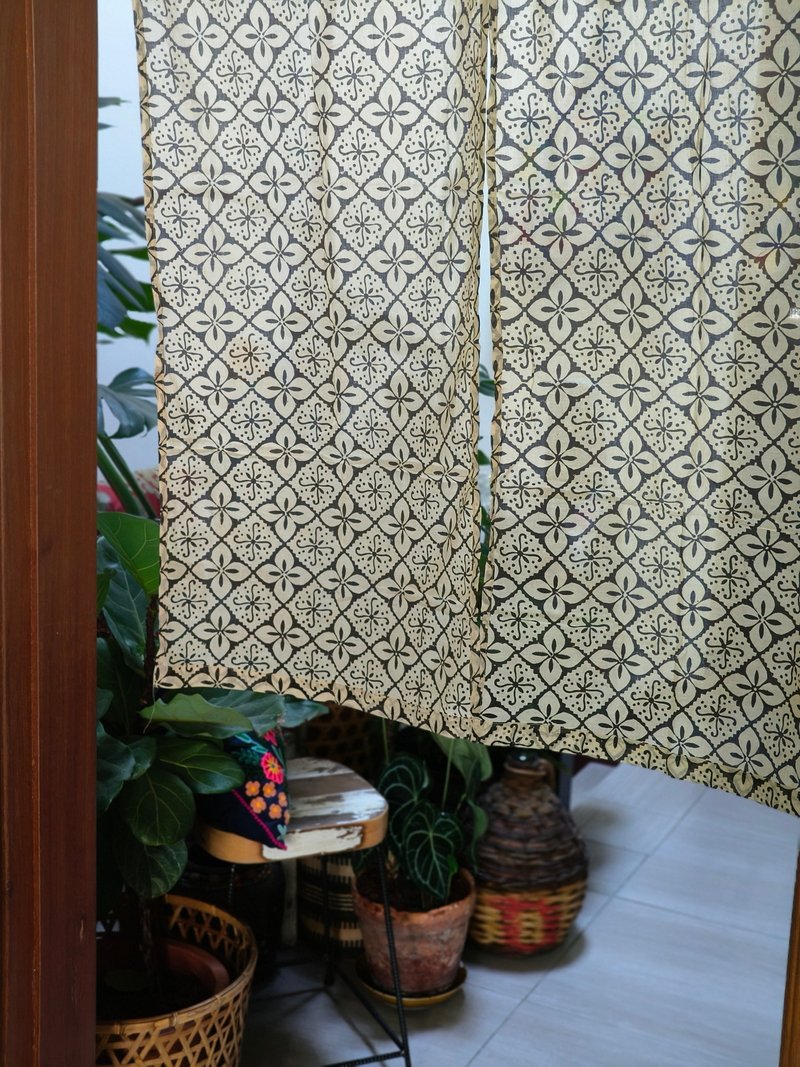 Wooden door curtain│tiles│ - ม่านและป้ายประตู - ผ้าฝ้าย/ผ้าลินิน 