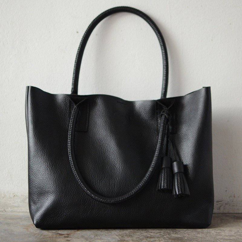 Hand-stitched Black Leather Tote Bag / Large Leather Handbag / Handmade Weekend Bag - กระเป๋าแมสเซนเจอร์ - หนังแท้ สีดำ