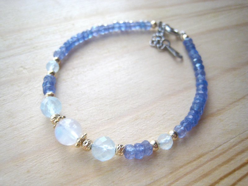 【Stone for December】Moon Liuquan【Tanquan Bracelet】Crystal Bracelet - สร้อยข้อมือ - เครื่องประดับพลอย สีน้ำเงิน