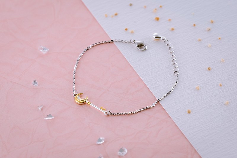 Heart Lock Series-Moon Shadow Key Shaped Bracelet (HBRJA1051B) - สร้อยข้อมือ - เงิน สีทอง