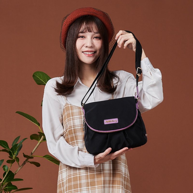 [Contrasting colors and versatile] BLACK Charm - Elegant patchwork flip-top cross-body bag - taro purple and black - กระเป๋าแมสเซนเจอร์ - ไนลอน หลากหลายสี