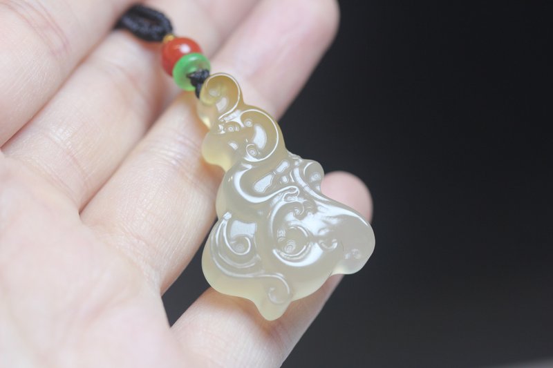 [Dragon and Phoenix Chengxiang] Natural yellow wax Stone retro carving Dragon and Phoenix Chengxiang pendant pendant pendant - Necklaces - Jade Transparent