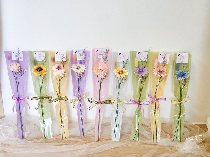 Dopamine graduation dry bouquet (random selection) dry flower sunflower graduation ceremony - ช่อดอกไม้แห้ง - พืช/ดอกไม้ หลากหลายสี