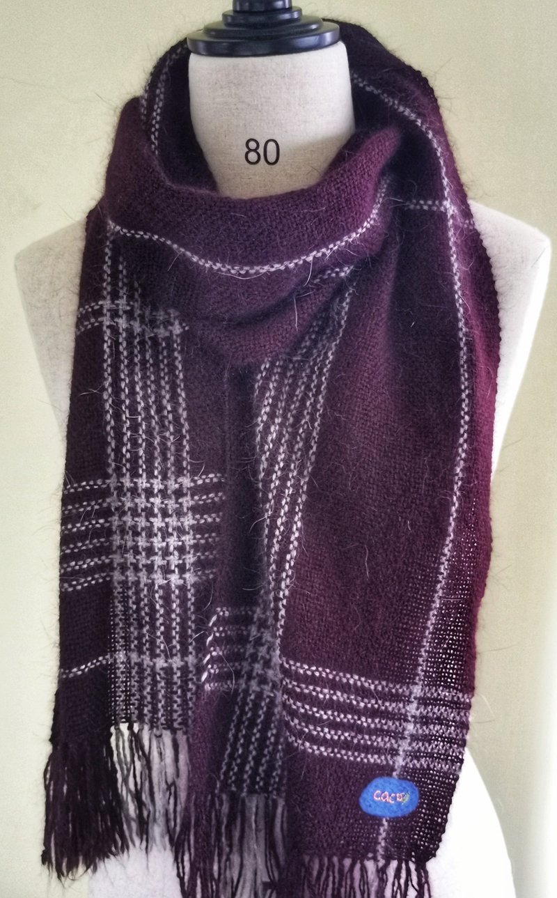 Handwoven by Beatrice | Handwoven mink scarf - ผ้าพันคอถัก - ขนแกะ สีแดง