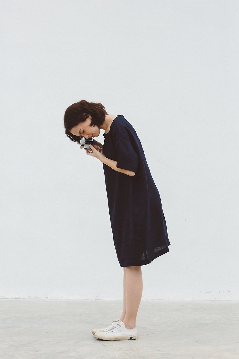 Sun-kissed Loose Dress in Navy - 洋裝/連身裙 - 棉．麻 藍色