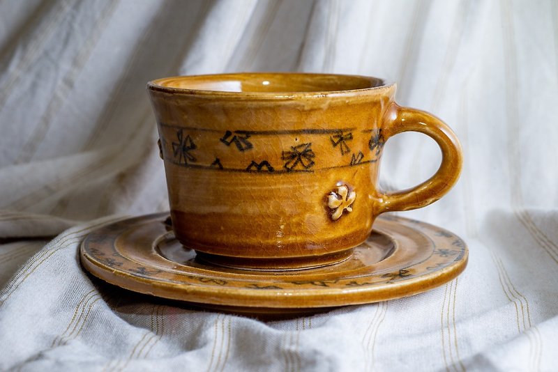 Handmade in HK Ceramic Cup and Saucer with Hand-drawn Patterns - แก้ว - ดินเผา สีนำ้ตาล