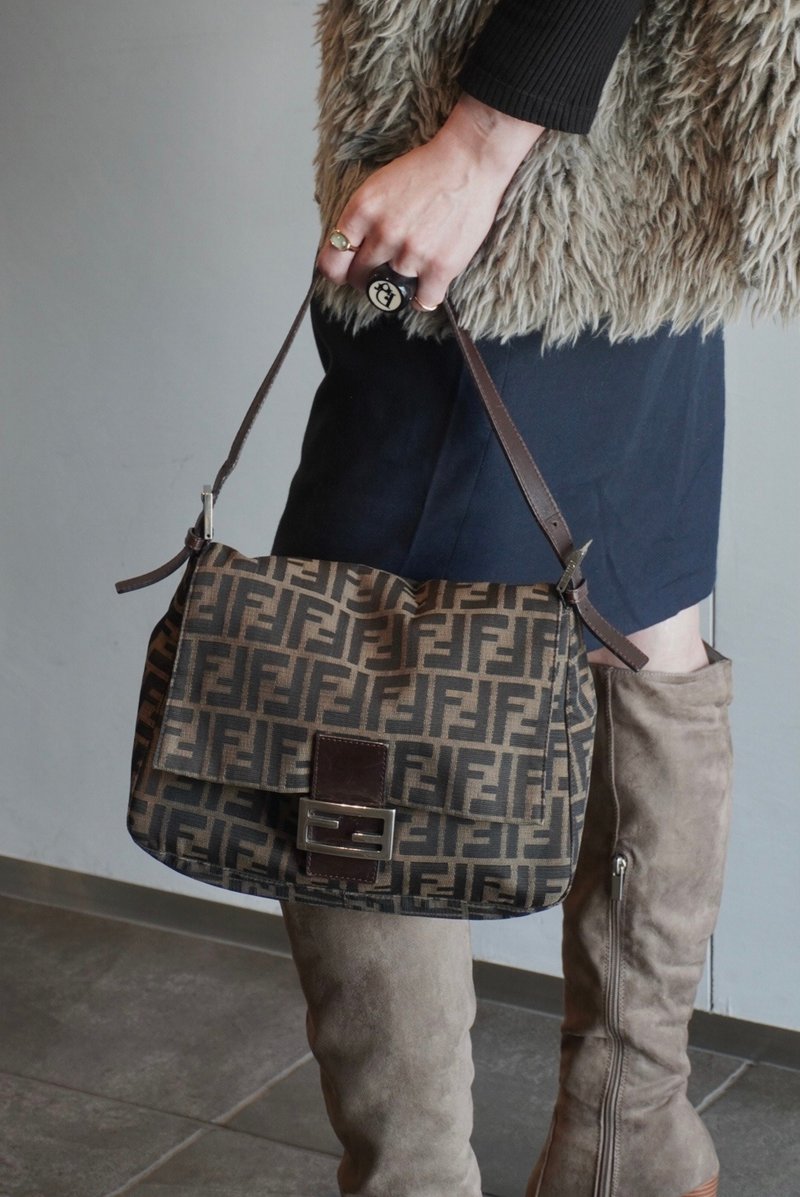 【Direct from Japan Luxury Pre-owned Bag】FENDI Fendi Zucca Shoulder Bag Brown FF Logo Jacquard Mamma Baguette Vintage mrnknx - กระเป๋าแมสเซนเจอร์ - ผ้าฝ้าย/ผ้าลินิน สีนำ้ตาล