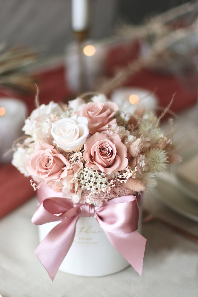 クラシックなピンクと白の磁器の鉢植えの花をカスタマイズできます。 - ドライフラワー・ブーケ - 寄せ植え・花 ピンク